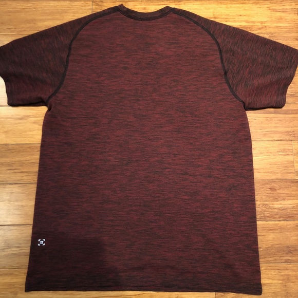 Red and black heathered metal vent tech v neck - Picture 2 of 4